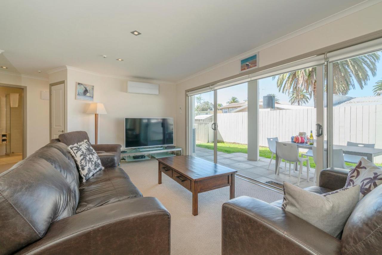 Crow'S Nest Apartments Whitianga Exterior photo