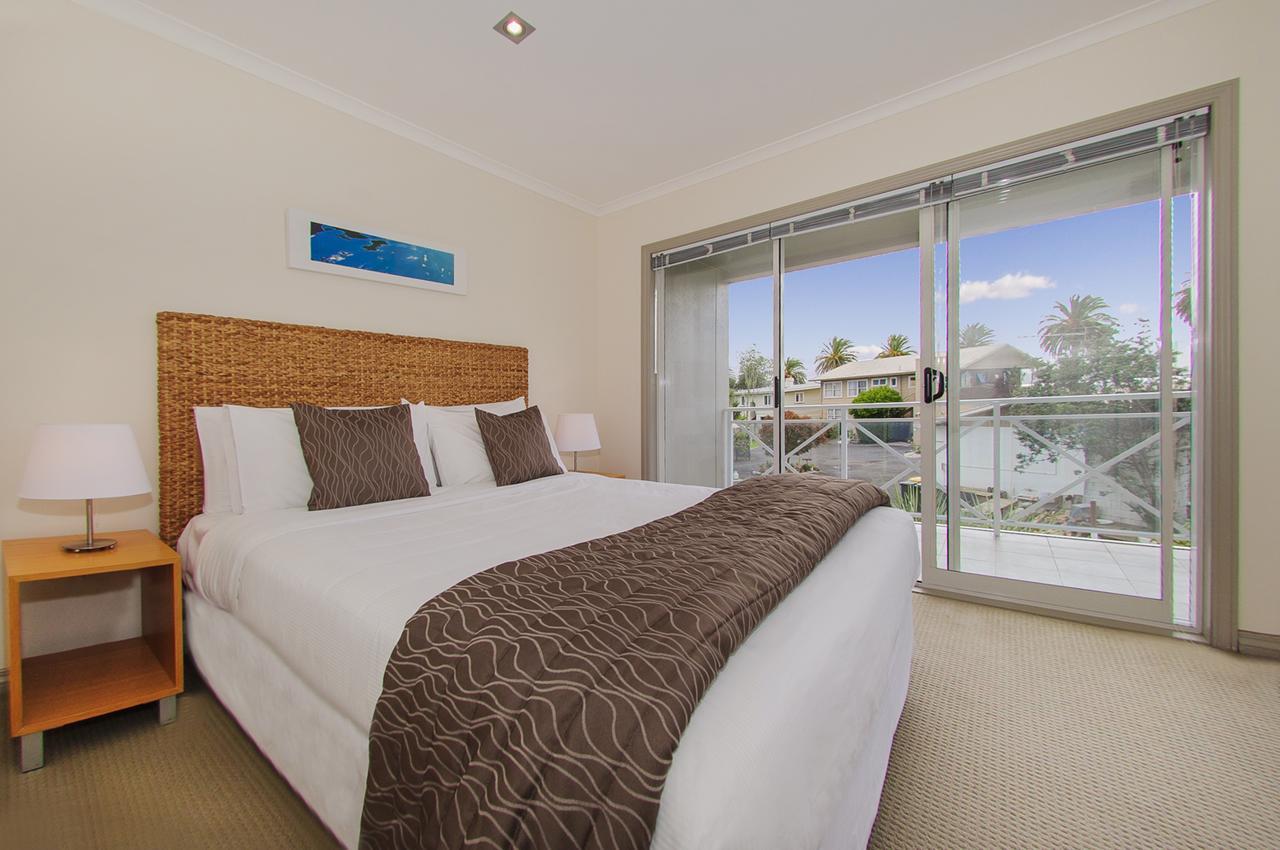 Crow'S Nest Apartments Whitianga Exterior photo