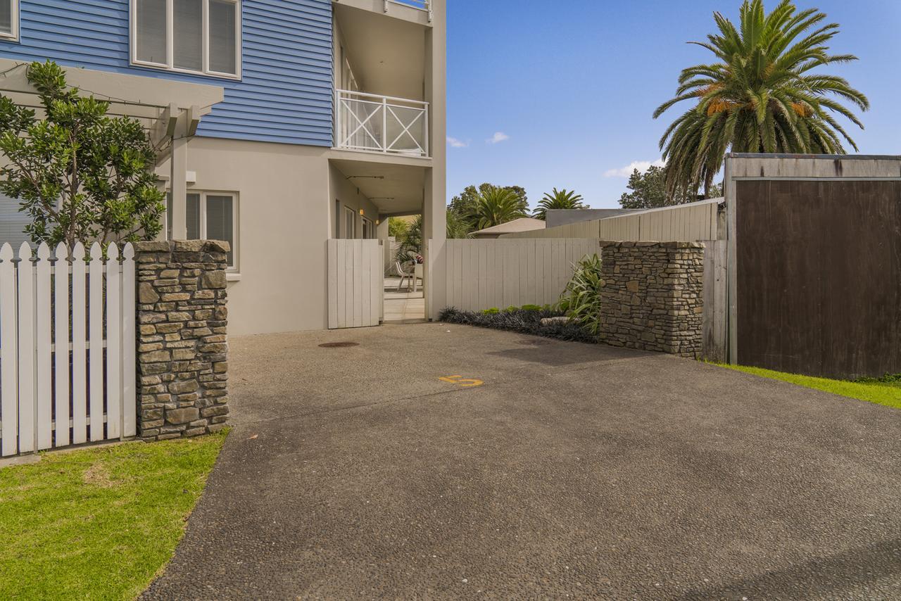 Crow'S Nest Apartments Whitianga Exterior photo
