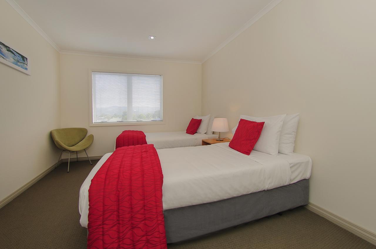 Crow'S Nest Apartments Whitianga Exterior photo