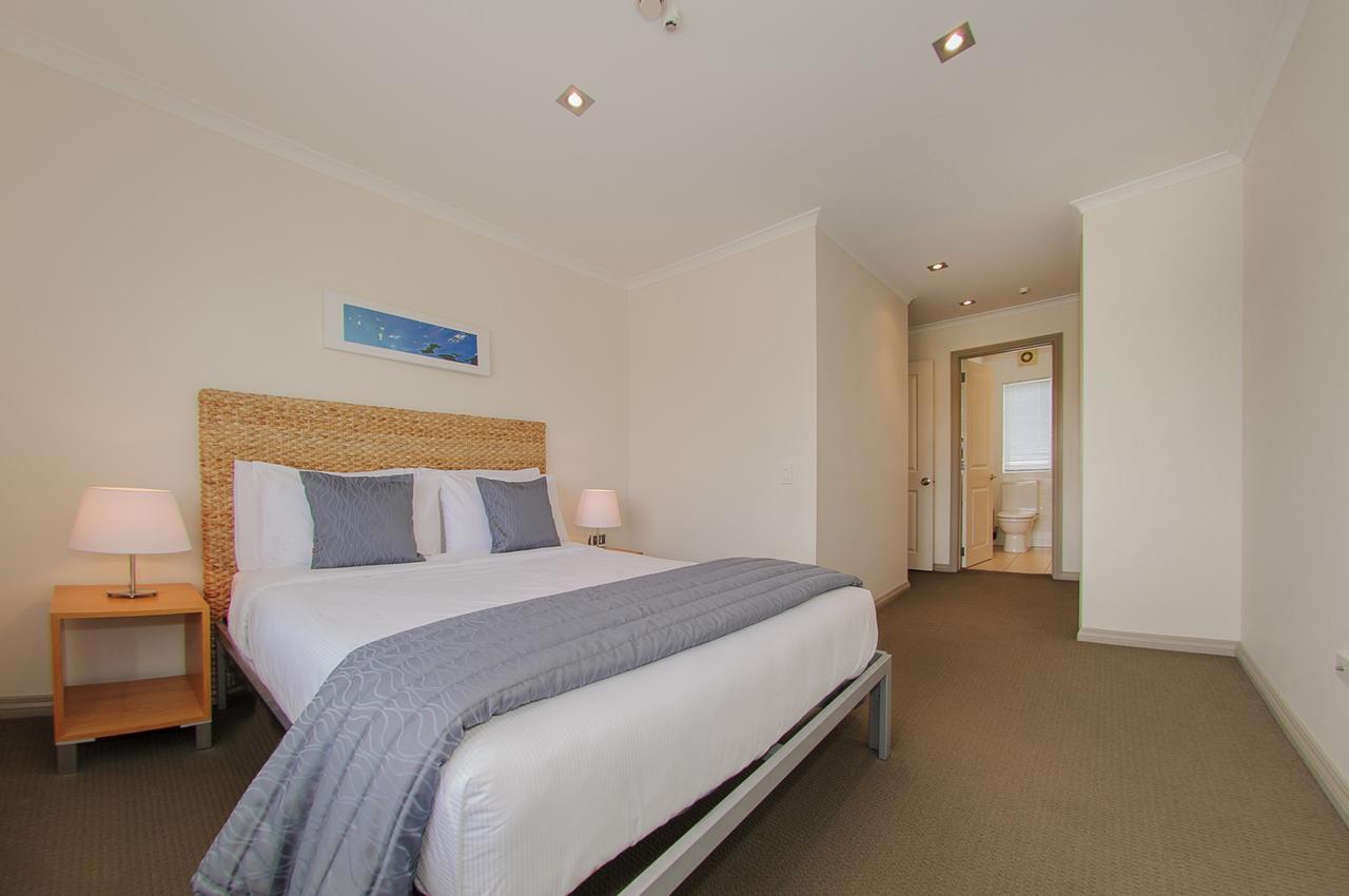 Crow'S Nest Apartments Whitianga Exterior photo